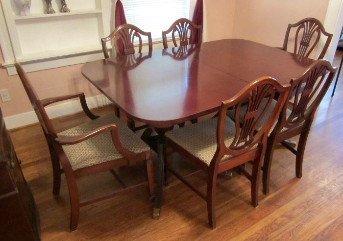 Duncan Phyfe dining table w/ 6 chairs