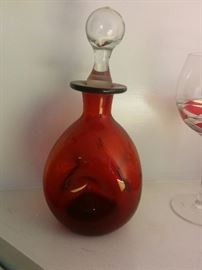 Another view of the decanter