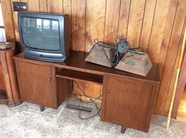 Fantastic Mid Century Modern Desk. Wonderful vintage double light fixture