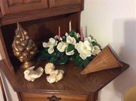 Florals, ceramic pieces, and tons of baskets....