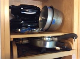 tons of cookware -
