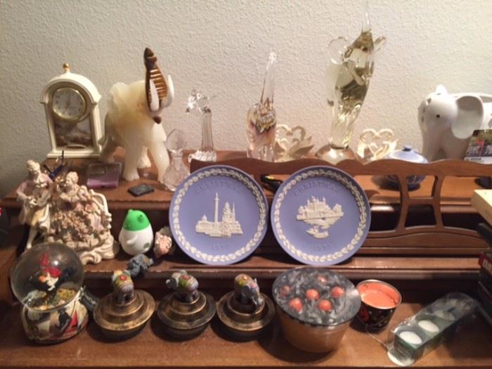 Miscellaneous glass and bric-brac 