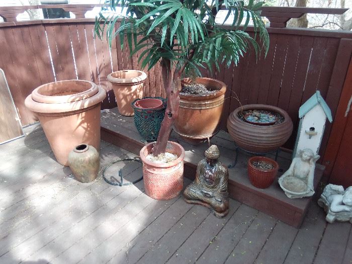 Flower pots and artificial tree