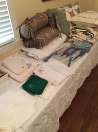 Various vintage linens