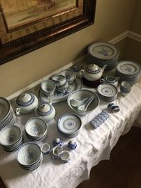 Complete set of Mandarin Chinese dinnerware
