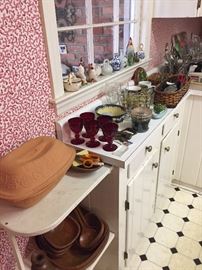 Kitchen items including monkey pod salad set, etc