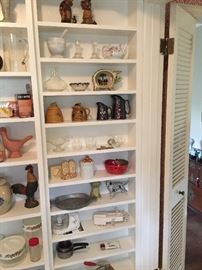 Miscellaneous small kitchen decorative items