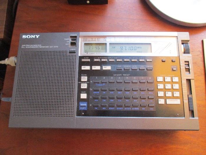 Vintage Sony PLL Synthesized Receiver ICF-2010