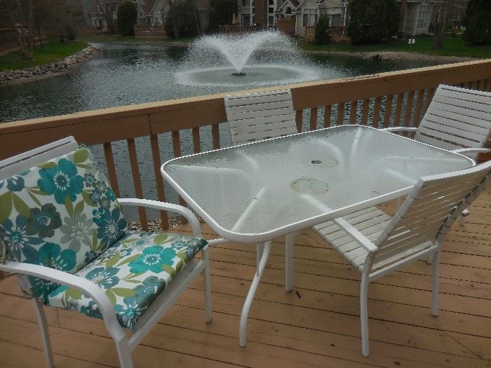 Patio Furniture, Chairs have cushions