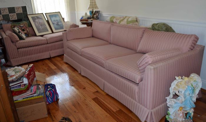sofa & loveseat in excellent condition