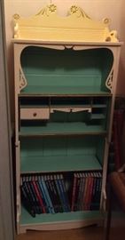 Adorable painted shelf - it's oak under the paint