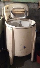 Barlow & Seelig wringer washing machine