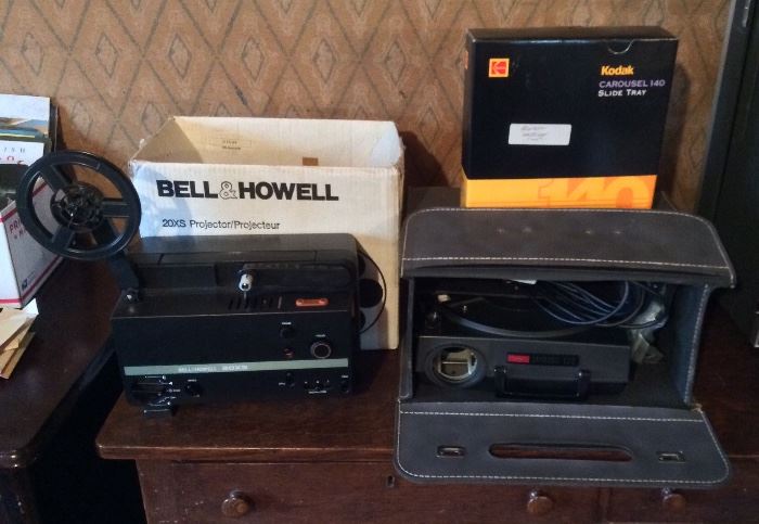 Bell & Howell 20Xs projector with box, Kodak Carousel 800 slide projector with tote