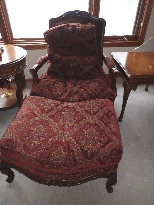OVERSIZE ORNATE SIDE CHAIR WITH OTTOMAN /CARVED LEGS & PILLOW 