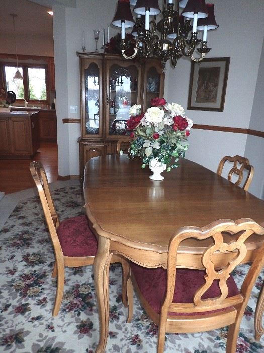 DINING TABLE W/ LEAVES / & CHAIRS