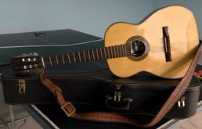 Vintage Gianni 6-string guitar w/org. case 