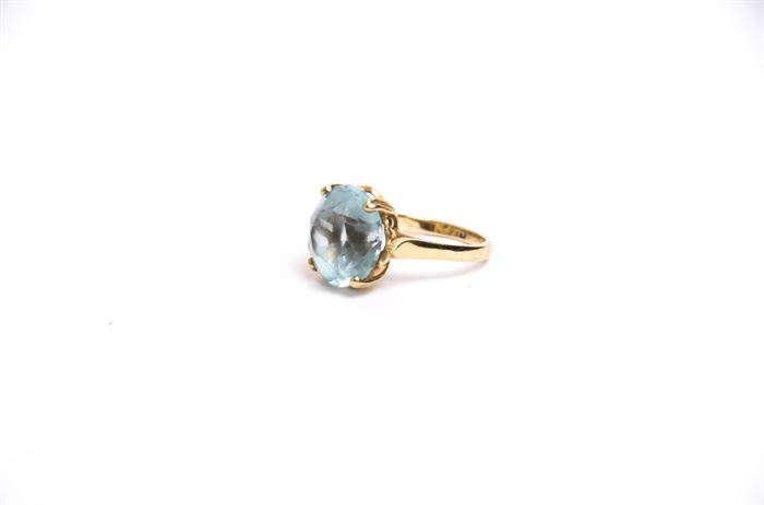 14K Gold and 11.00 CT Blue Topaz Ring: A 14K gold and 11.00 ct blue topaz ring.