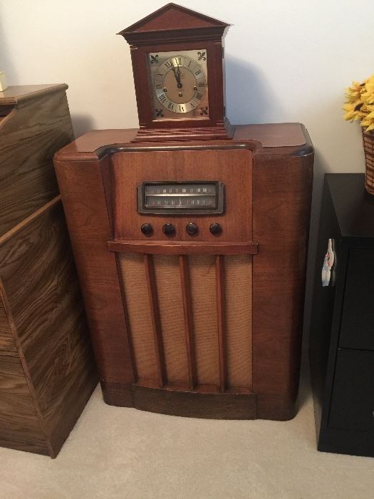 Old radio - turns on but clock is glued to,top 