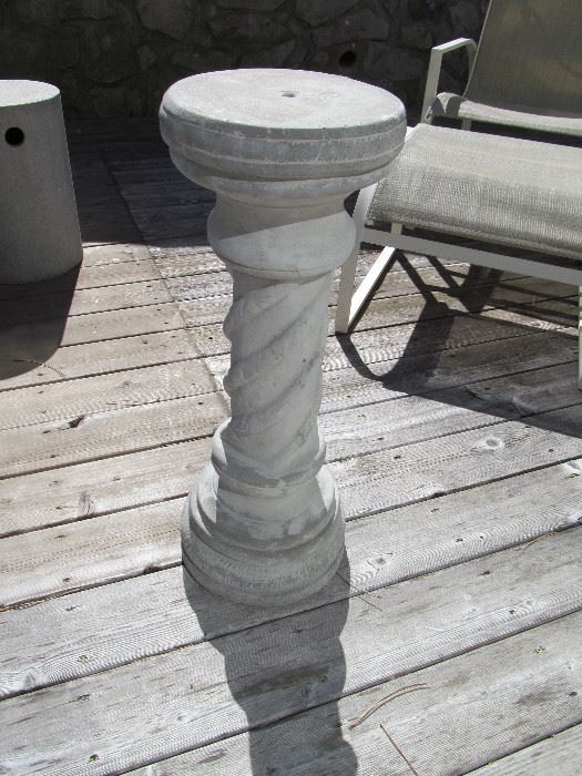 Decorative concrete garden pillar