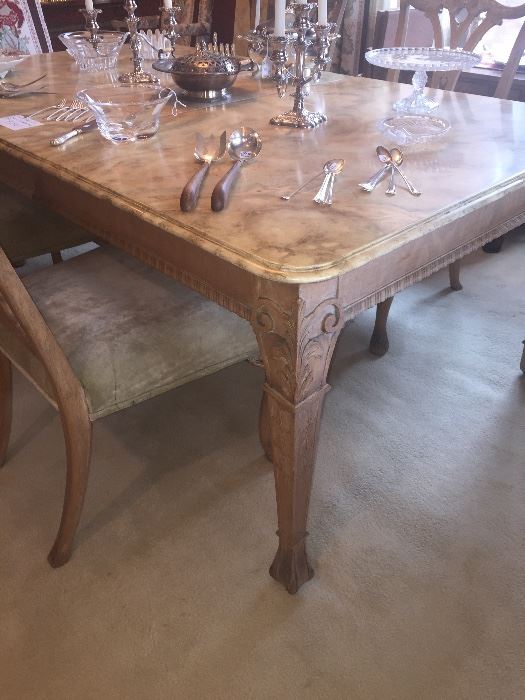 Dining room table and 6 chairs, with multiple leaves and pads