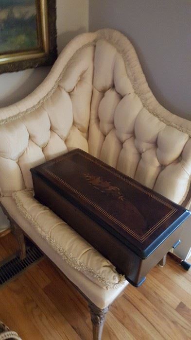 Upholsted button-tufted Corner Chair