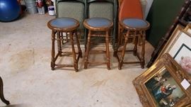 Set of 3 stools, beautiful framed prints
