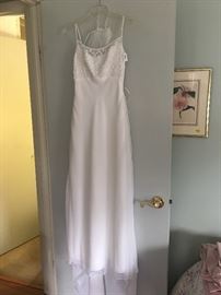 Size 2 wedding dress with veil