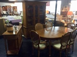 Thomasville Dining Room Set w/ two leafs, a fold-out sideboard server on wheels, and a beautiful china cabinet (2-piece)