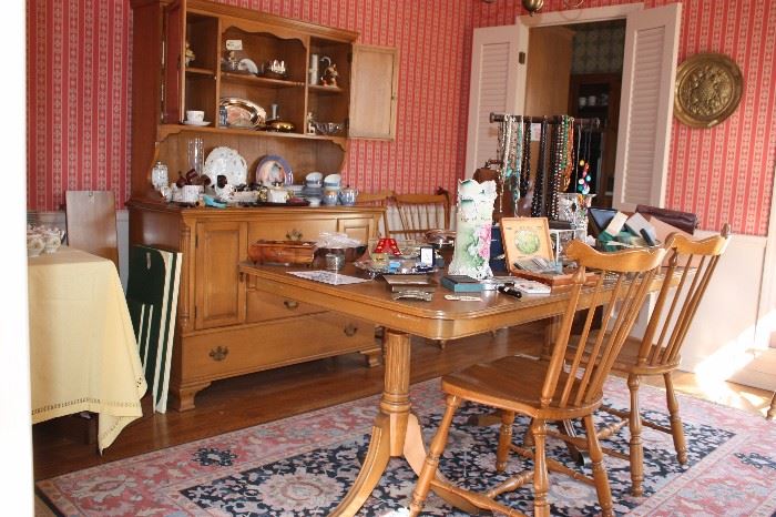 "BEALS" dining room table and chairs (Portland Maine)
