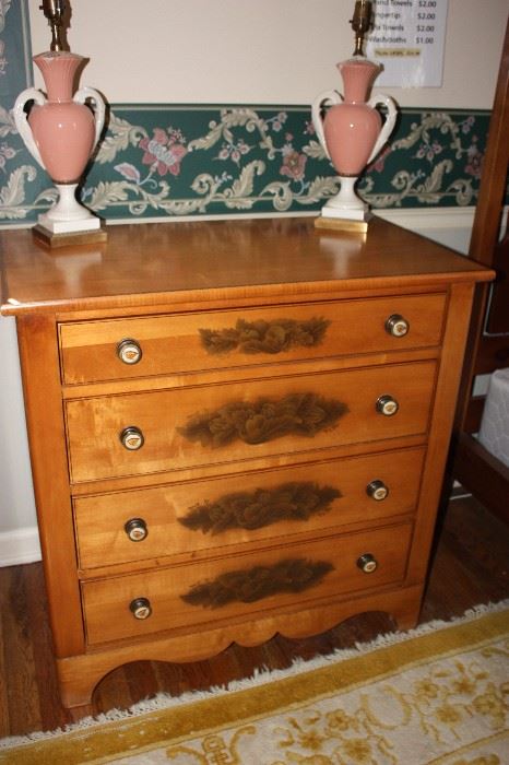 Lovely Hitchcock Avon chest (excellent condition)
