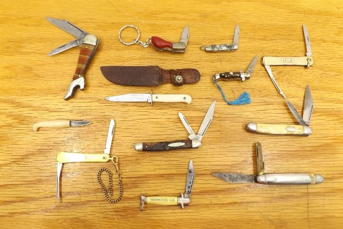 Lot of Miniature Keychain etc. Folding Pocket Knives
