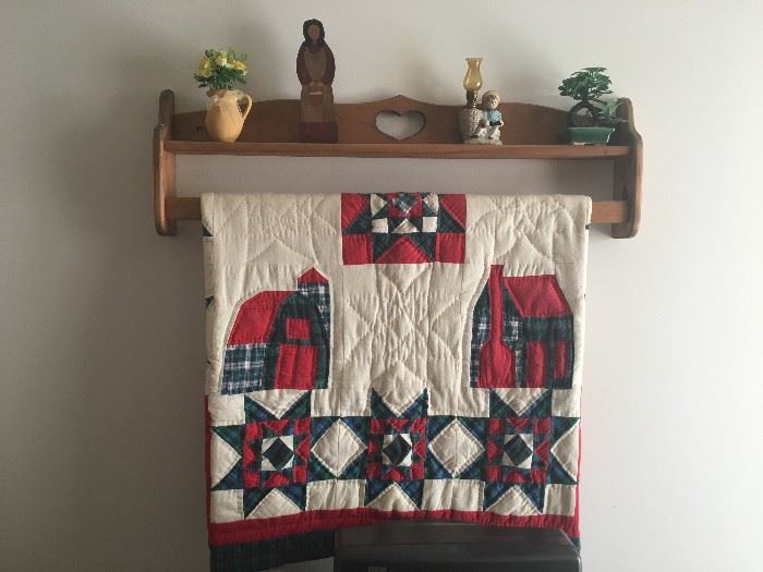 nice hand made country quilt full size and wall quilt rack