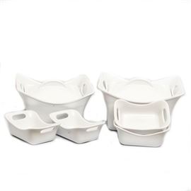 Set of Rachael Ray Cookware: A set of Rachael Ray cookware. Included in the set are four 12 oz rectangular bowls, a 2.5 quart square dish with lid, and a 4 quart square dish with lid. Each piece is white in color with handle cut outs. Pieces are marked “Rachael Ray” on the bottom. Dishes are microwave, oven, and dishwasher safe.