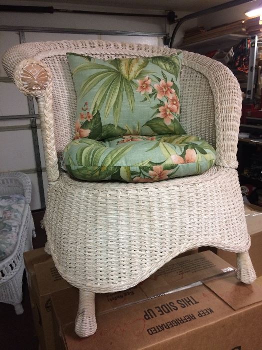 Vintage round wicker chair with cushions