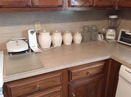 More kitchen appliances - canister set