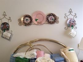 Decorator plates, plate holder, collectible plates with certificate of authenticity