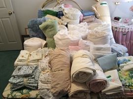 Bedding items - mostly full but a few Queen & twin