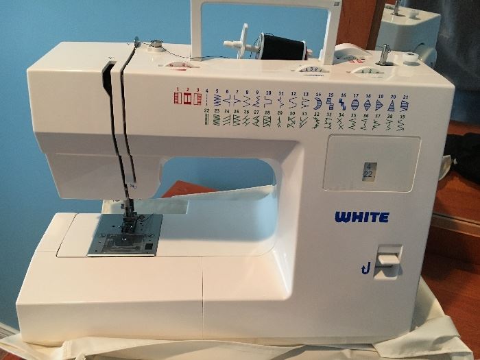 Like new sewing/ embroidery machine