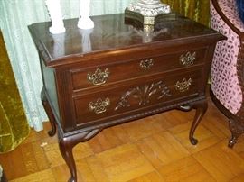 Queen Anne style lamp table
