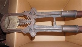 James Scully Keystone dehorners