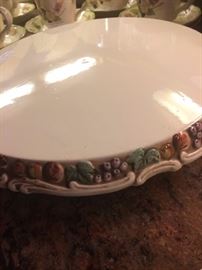 Cake plate of the Poppy Trail by Metlox (California) sculptured berry pottery