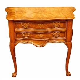 Weiman Wooden Nightstands in a French Provincial Style: A pair of contemporary Weiman wooden nightstands in a French Provincial style. The tables each feature an oversized top over serpentine front with drawered section over an applied molding apron and cabriole legs resting on ball and claw feet. The cabinet includes dovetailing and brass drop handle pulls and escutcheon plates on the drawer, is finished in a faux antique glaze over a mahogany finish and there is a label to the interior of the drawer which reads “Weiman”.