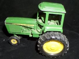 ERTL John Deere Tractor