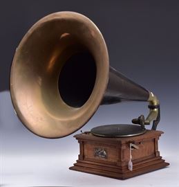 Victor M Oak Phonograp	
with 32" brass horn
early 20th century