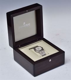 Audemars Piguet Gent's Wrist Watch
Royal Oak with date display
screw accents
45 mm diameter, 9" wrist