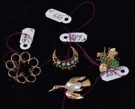 14k Gold Brooches (4)
including emerald bee and pearl swan
and opal crescent, 6.6 dwt gross