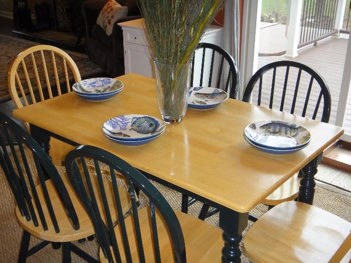 Pine Kitchen table w/ 6 chairs