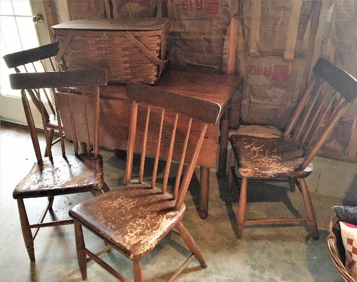 Wagon train table and 4 chairs