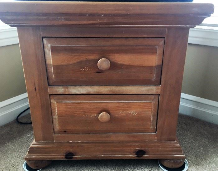 pine 2 drawer nightstand or end table