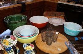 Vintage Pyrex mixing bowls and Butterprint